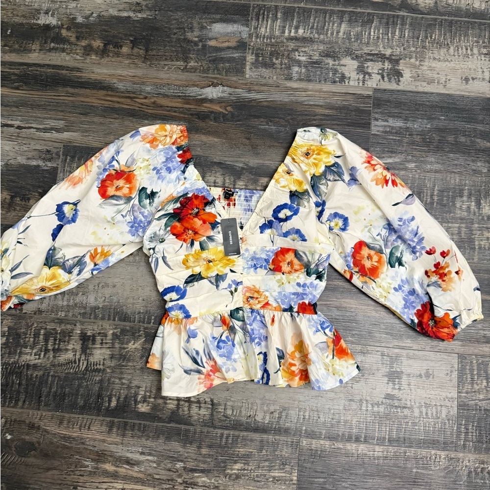 NWT EXPRESS Floral Puff Sleeve Top